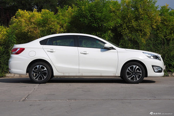 2015款海马福美来1.6L自动品尚型