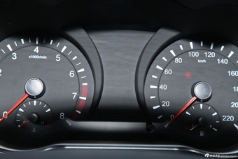 2014款福美来M5 1.6L自动舒适型