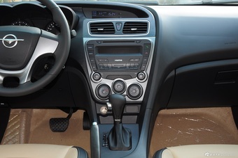 2015款海马福美来1.6L自动品尚型