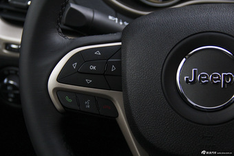 2016款自由光2.4L自动优越版