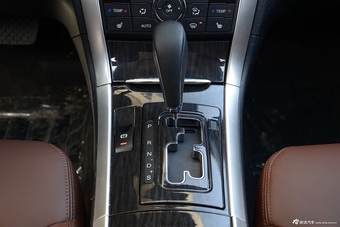 2016款奔腾B90 1.8T自动尊贵型十周年纪念版