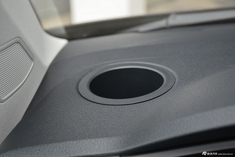 2016款凯路威2.0T自动四驱舒适版9座