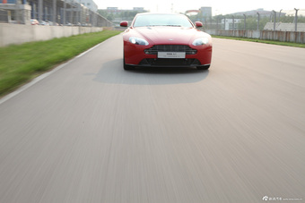 2012款阿斯顿 马丁V8 Vantage S试车图片