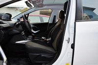 2014款标致2008 1.6L手动时尚版