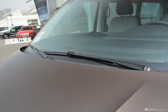 2016款凯路威2.0T自动四驱舒适版9座