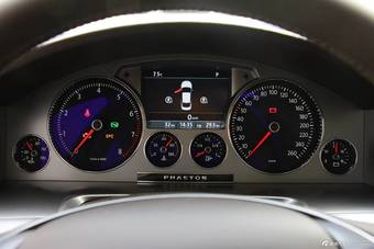 2014款辉腾3.0L自动商务型到店实拍