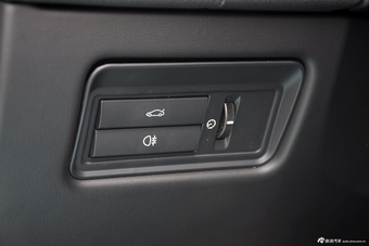 2015款捷豹XJL2.0T两驱典雅商务80周年典藏版