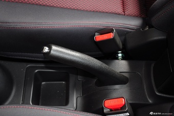 2015款吉利英伦C5 1.5L手动两厢尊贵型