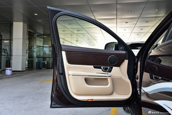 2015款捷豹XJL 3.0 SC典雅商务80周年典藏版