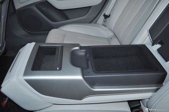 2012款奥迪A6L 2.0L TFSI手自一体舒适型