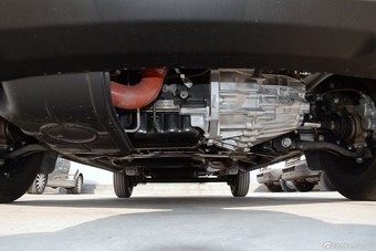 2016款上汽大通V80 2.5T手动傲运通短轴中顶6座 国V