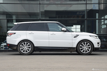 2016款揽胜运动版3.0自动SDV6 HSE