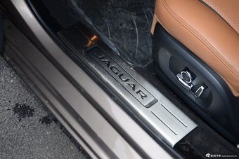 2016款捷豹XJL 3.0L自动SC四驱全景商务版