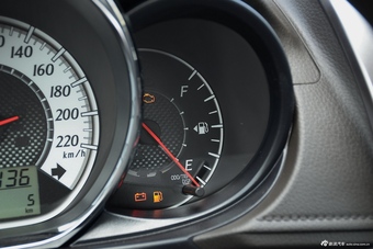 2016款YARiS L致炫1.5L自动劲速天窗版