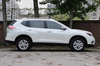 2014款奇骏2.5L XL ITS+NAVI 自动四驱尊享版