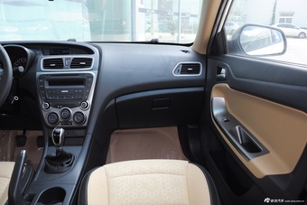 2015款海马福美来1.6L手动风尚型