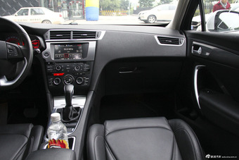 2014款DS 6 1.6T尊享版THP160