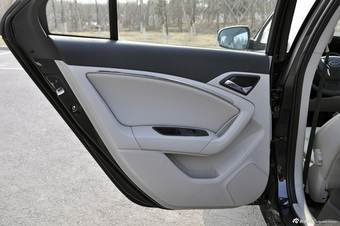 2014款奔腾B90到店实拍