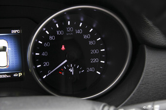 2015款哈弗H6 Coupe 2.0T自动两驱尊贵型