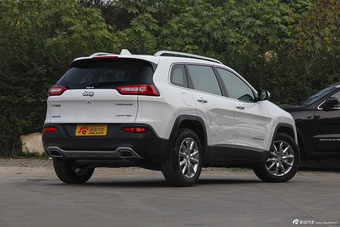 2016款自由光2.4L自动优越版