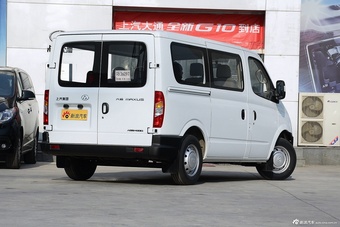 2016款上汽大通V80 2.5T手动傲运通短轴中顶6座 国V