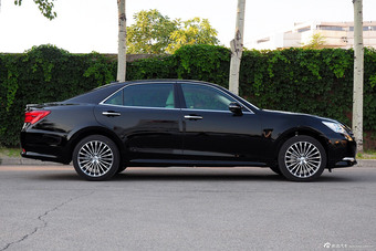 2015款皇冠2.0T自动尊享版