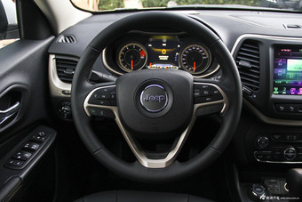 2016款自由光2.4L自动优越版