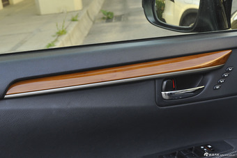 2014款雷克萨斯ES250自动豪华版