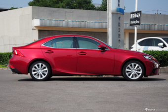 2015款雷克萨斯IS 200t豪华版