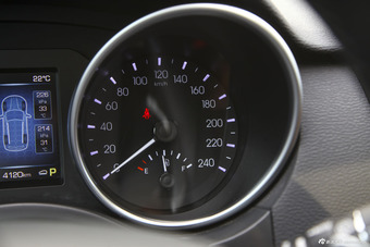 2015款哈弗H8 2.0T自动四驱豪华型