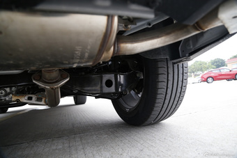 2015款楼兰 2.5L自动S/C HEV XV四驱混动旗舰版