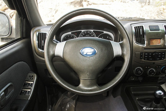 2015款雄师F16 2.0T手动柴油两驱基本型