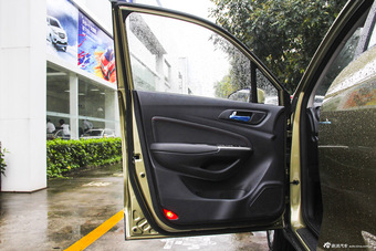 2016款长安CS15 1.5L手动时尚版