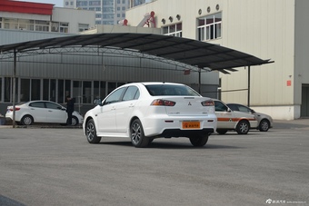 2015款东南三菱翼神到店实拍