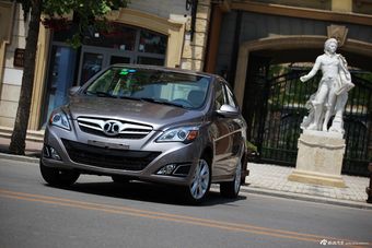 2013款北京汽车E系列三厢版