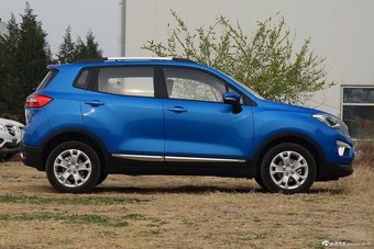 2016款长安CS15 1.5L手动时尚版