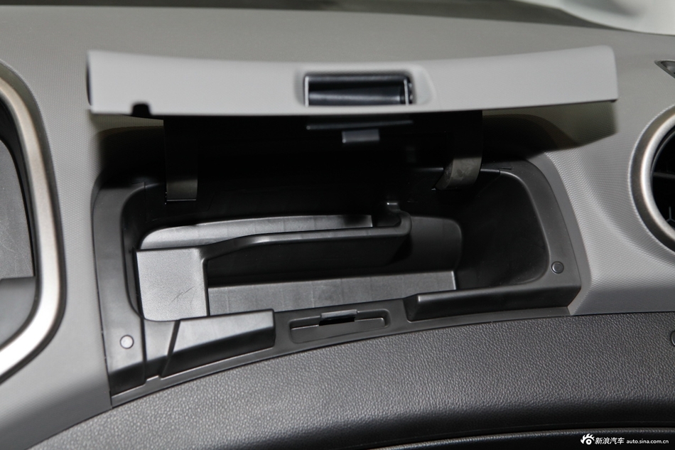 2013款爱唯欧三厢1.4SL自动时尚天窗版