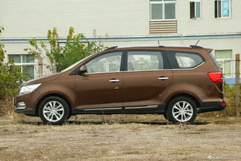 2016款宝骏730 1.8L手动舒适型