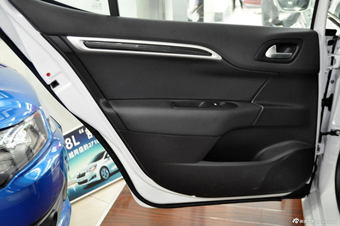 2013款雪铁龙C4L 1,8L手动劲享版