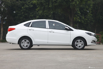 2015款海马M3 1.5L手动精英天窗版