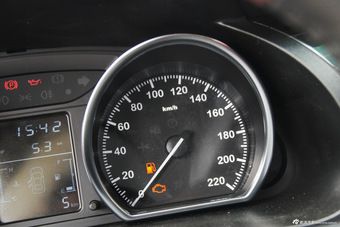 2015款众泰T600 2.0T手动尊贵型