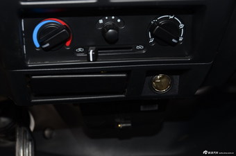 2015款小康K01 1.0L手动2.7m瓦楞货箱车型