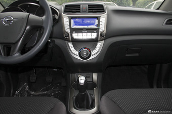 2015款海马M3 1.5L手动精英天窗版