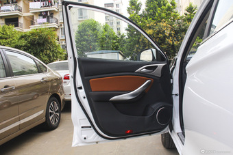 2016款比亚迪宋2.0TID自动豪华型