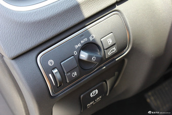 2015款沃尔沃S60L 2.0T T5 智驭版到店实拍