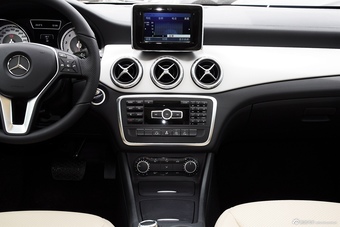 2015款奔驰GLA200时尚型