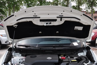 2014款奇骏2.5L XL ITS+NAVI 自动四驱尊享版