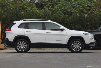 2016款自由光2.4L自动优越版