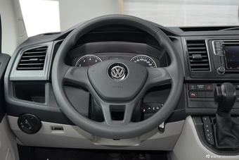 2016款凯路威2.0T自动四驱舒适版9座