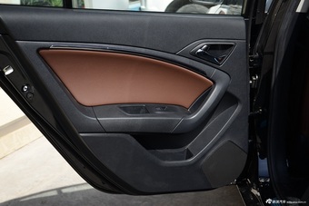 2016款奔腾B90 1.8T自动尊贵型十周年纪念版